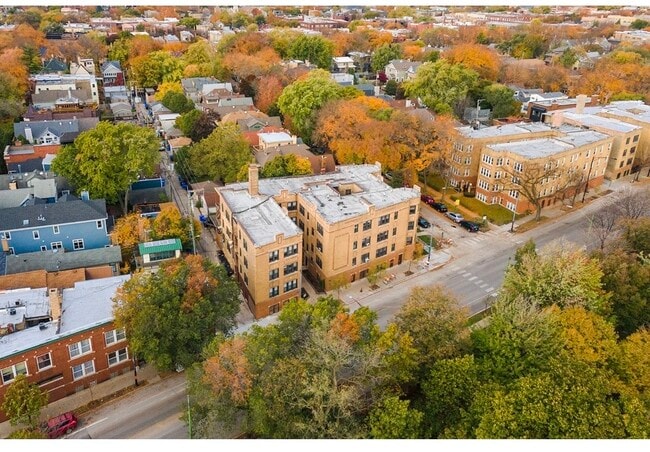 Building Photo - 4218 N Clark St