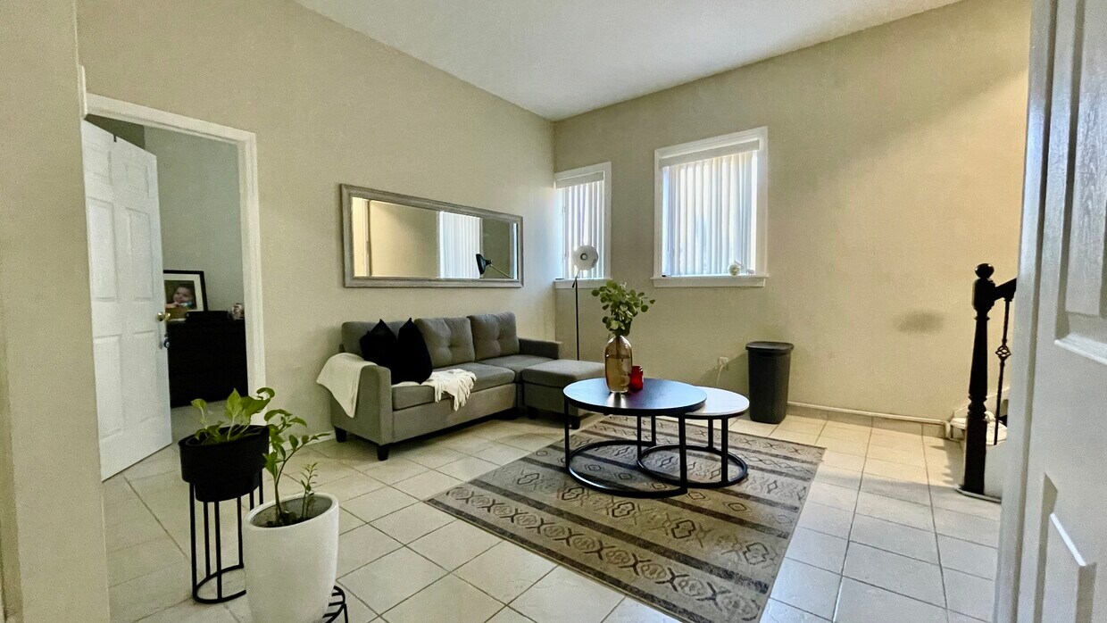 Foto principal - 241 10th St