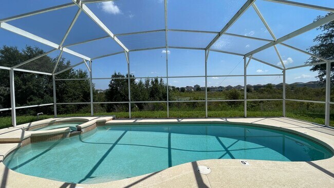Building Photo - Resort Style Living! Gate Community! No Re...