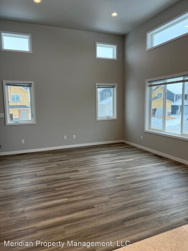 Foto del edificio - 3 br, 3 bath House - 4993 37th Ave S