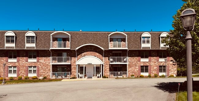 Building Photo - 510 Clubhouse Dr