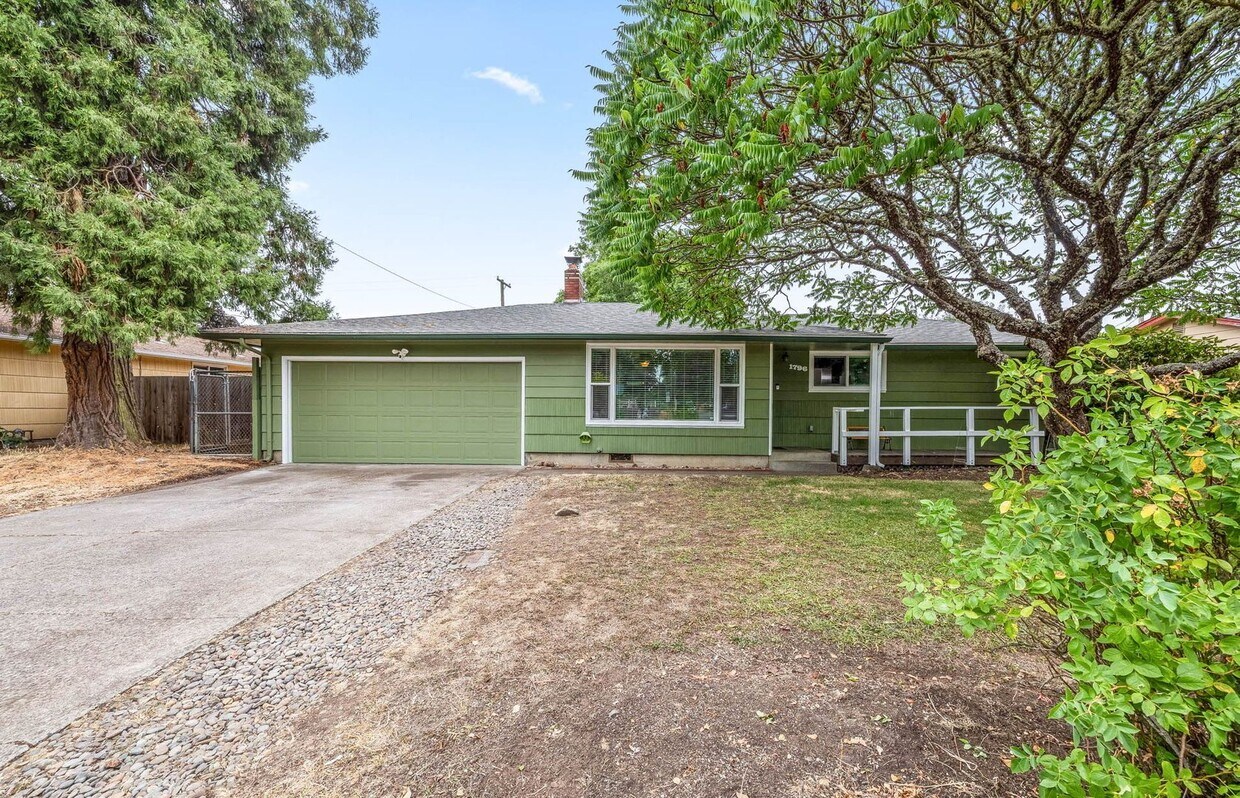 4 bedroom 1 Bath Home available NOW! House Rental in Eugene, OR