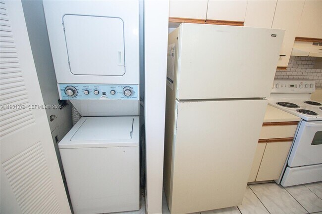 Foto del edificio - 9962 Nob Hill Pl