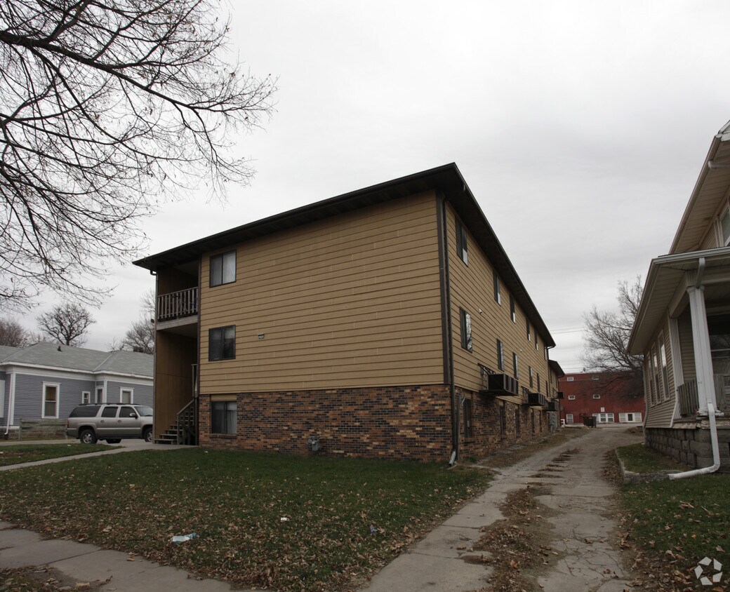 Building Photo - 2741 P St