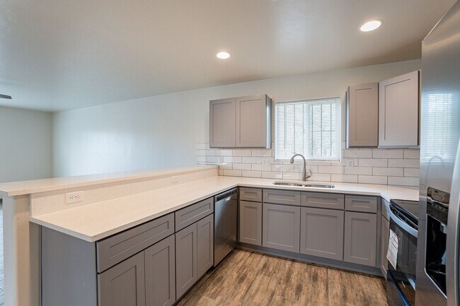 Foto del edificio - 720-722 E 8th St