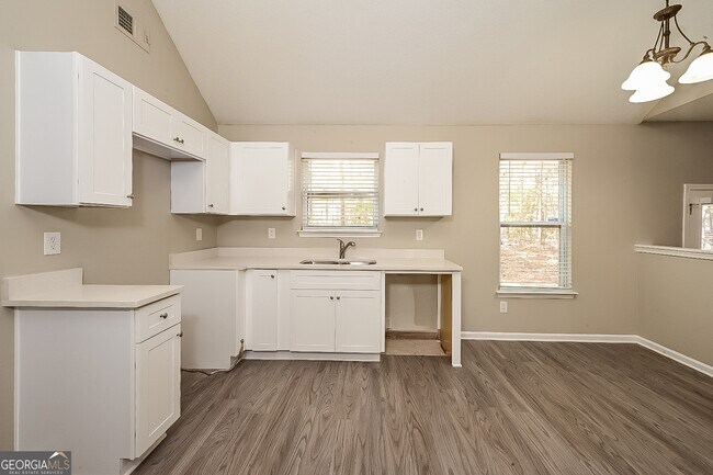 Foto del edificio - 541 Rosalind Terrace