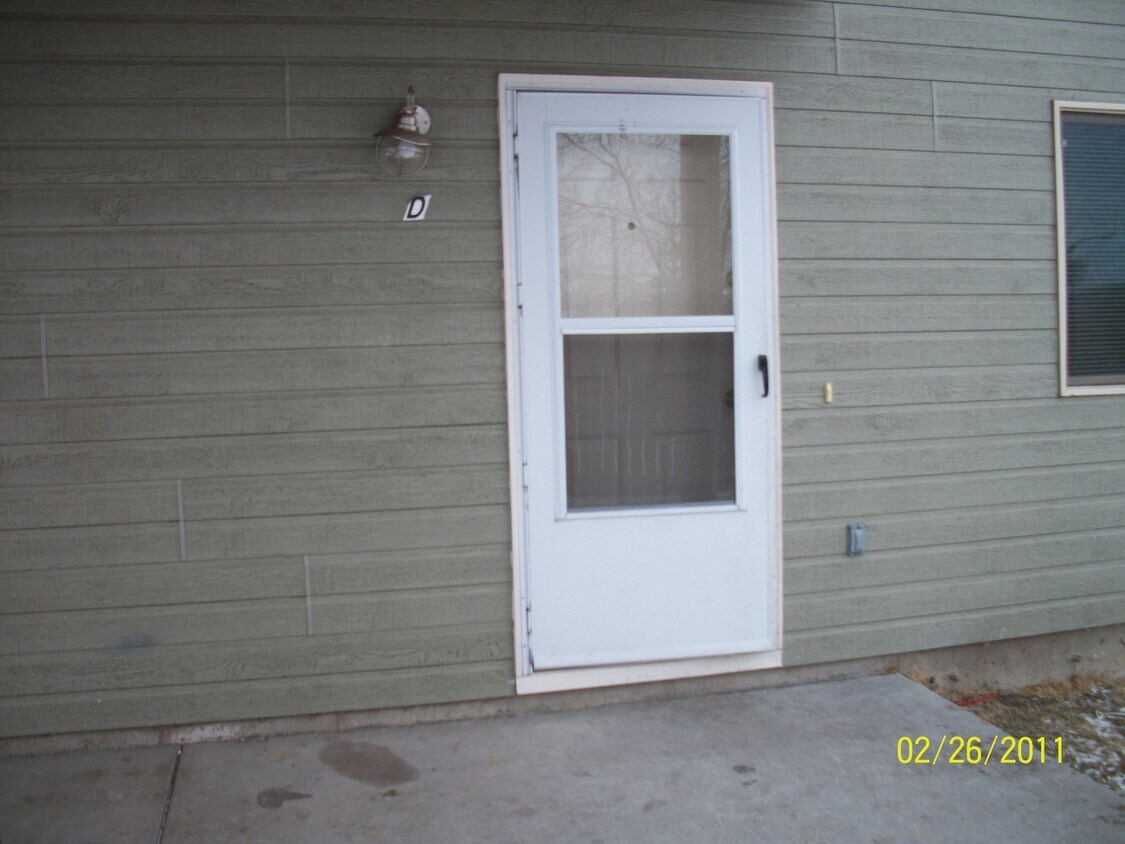 Foto principal - 3 Bedroom, 1 Bath unit in 8plex, a quiet B...