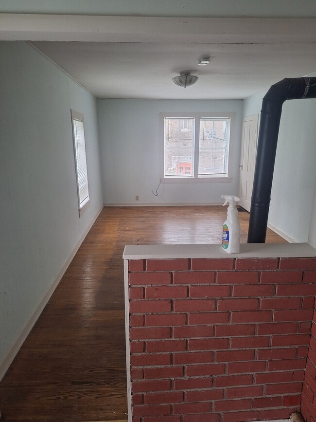 Living room - 126 N 9th St