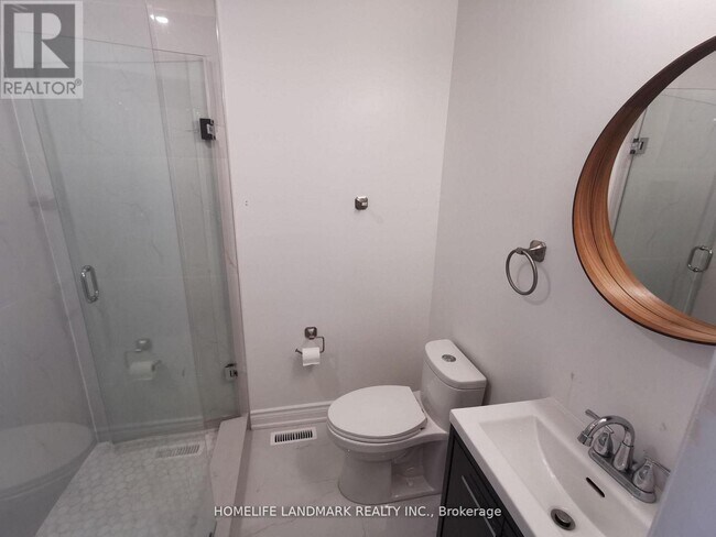 Photo du bâtiment - 84 Harrington Crescent