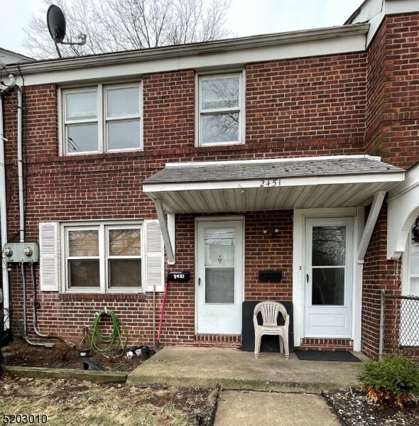 Foto principal - 2451 St Georges Ave