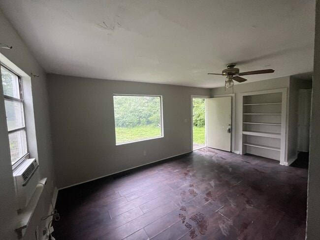 Building Photo - 1107 S Rd