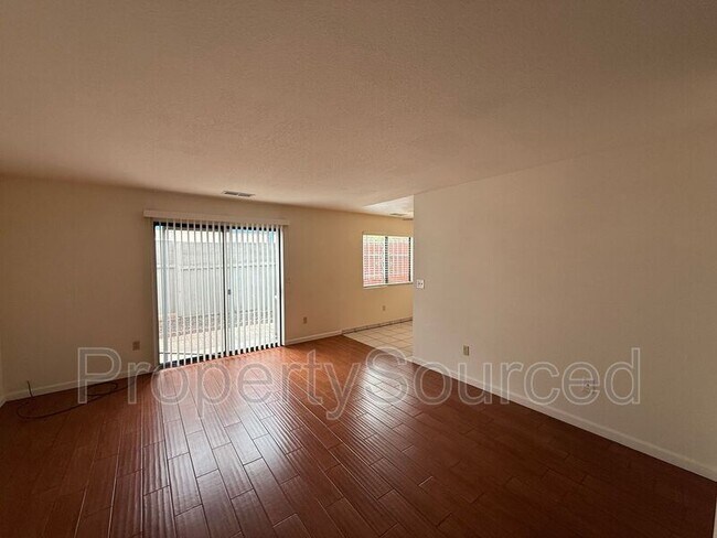 Foto del edificio - 2717 Janna Ave