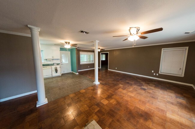 Building Photo - 185 Brady Dr