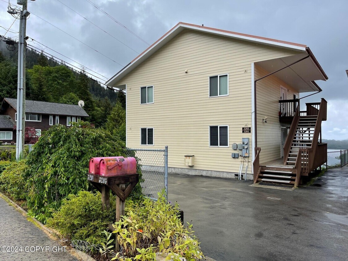Foto principal - 3201 Fairview Ave