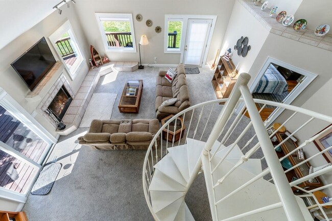 Foto del edificio - Lake Como Cozy Furnished Loft Available for Monthly & Mid-Term Rentals