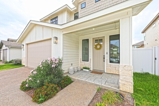 Foto del edificio - 1324 Sambar Lp