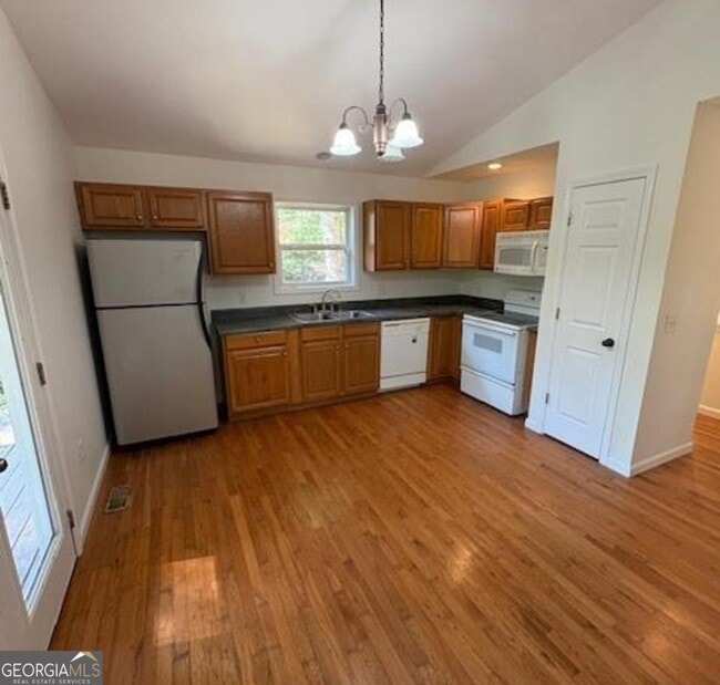 Building Photo - 104 Travelers Ln