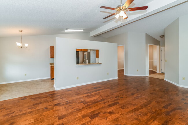 Building Photo - 12251 Rochford Ln