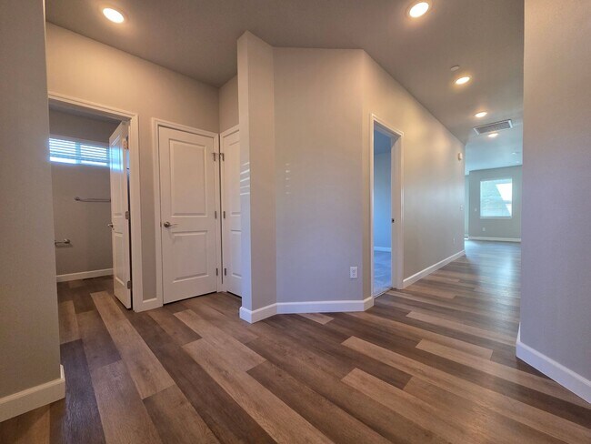 Foto del edificio - 11727-11727 4th Ave E