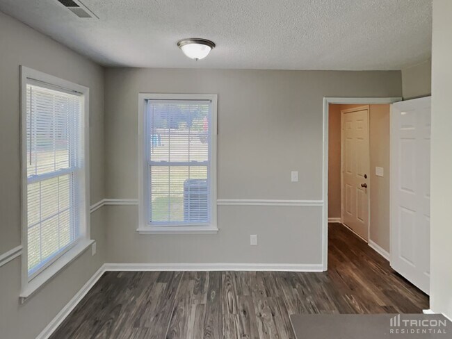 Building Photo - 1705 Glenn Meade Dr