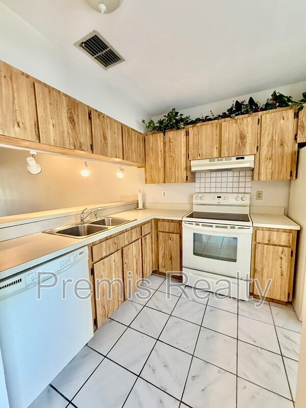 Foto del edificio - 7347 Parkside Villas Dr N