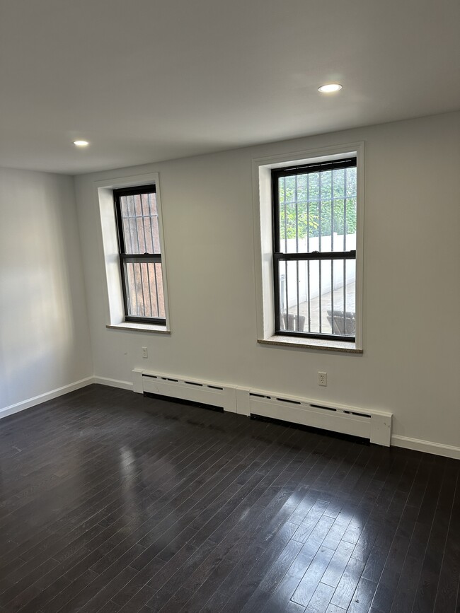 Building Photo - 625 Willoughby Ave
