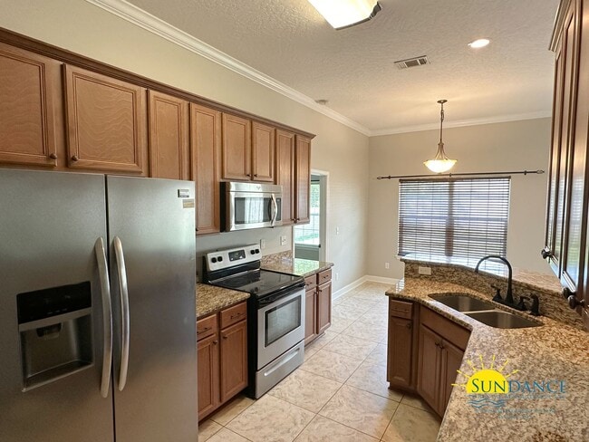 Building Photo - Beautiful Custom Built Home in Navarre!