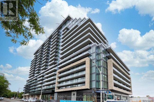 Building Photo - 3009-3009 Novar Rd
