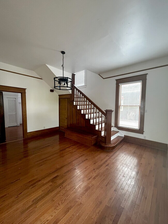 Building Photo - 1145 Sledge Ave