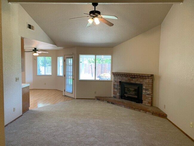 Building Photo - Beautiful Single Story Lathrop Home
