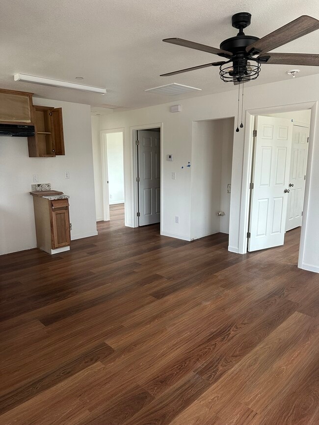 Building Photo - 1907 W 4th St