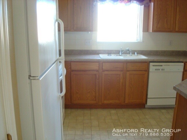 Building Photo - 3810 Strawberry Field GR. #E