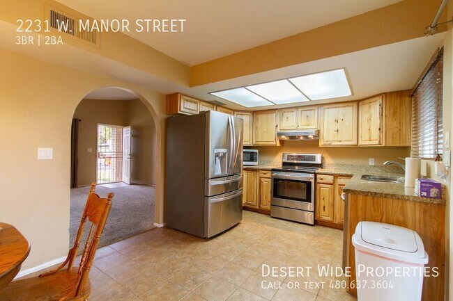 Foto del edificio - Nice clean 3 bedroom home with diving pool...