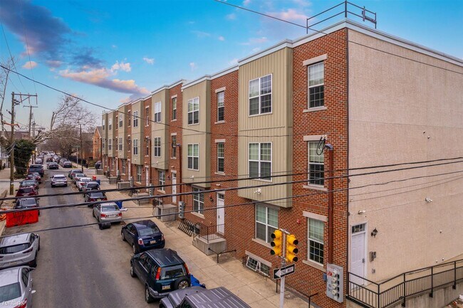 Foto del edificio - 2 br, 1 bath Triplex - 1501 MASTER ST Unit C