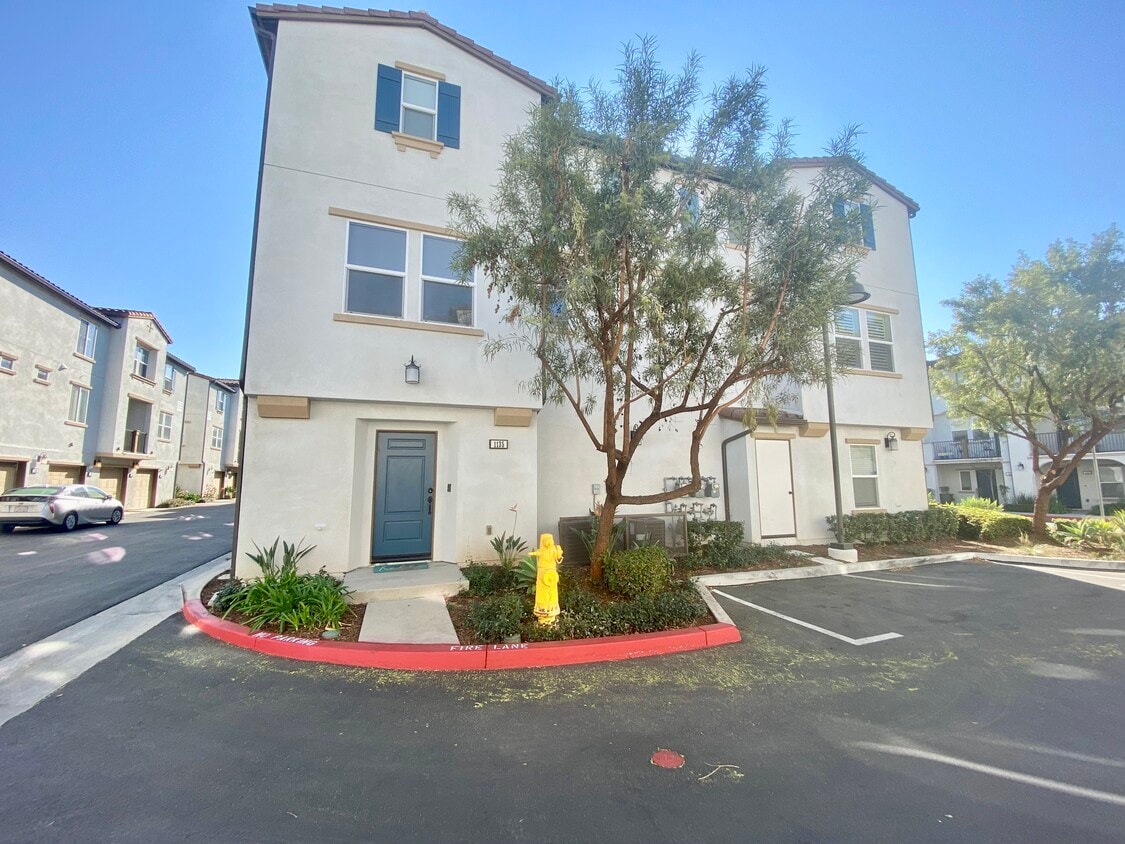 End Unit Condo | only 1 shared wall - 1135 Calle Montana