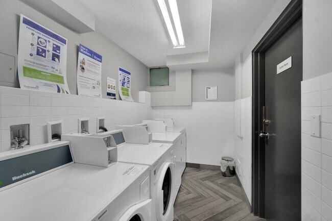 Building Photo - 1433 Burnaby Street