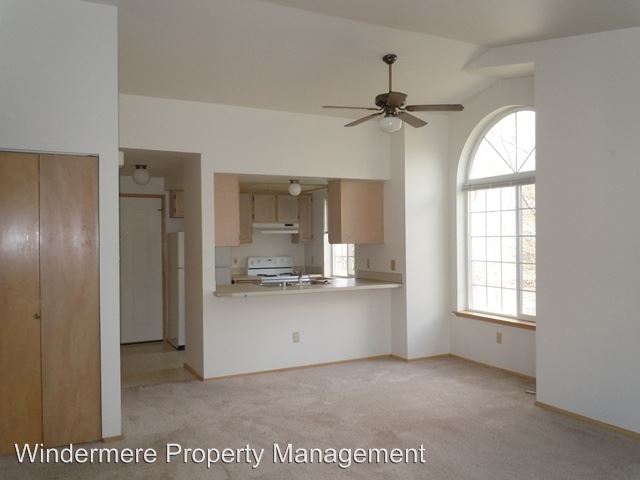 Building Photo - 1409 Bradley Ln