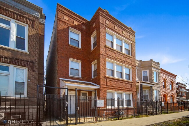 Building Photo - 1921 S Trumbull Ave