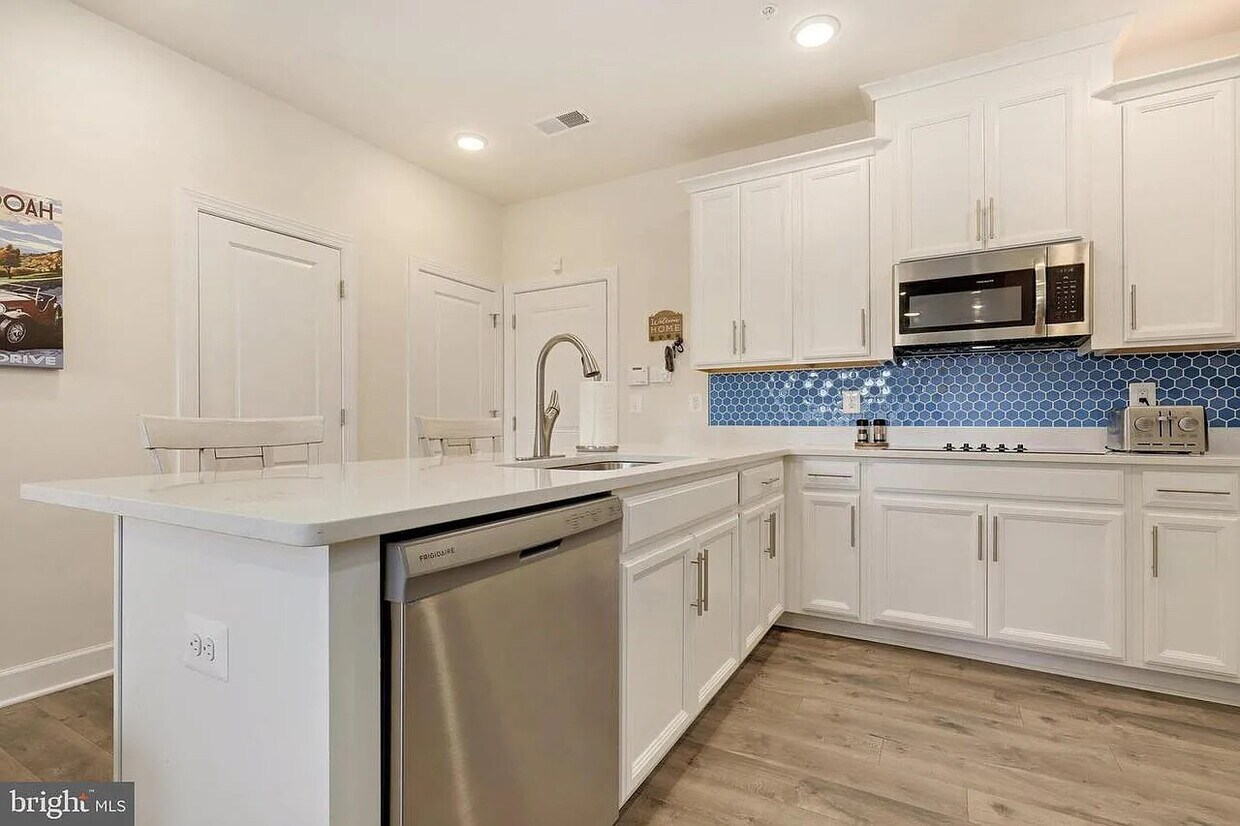 10342 Ratcliffe Trl Unit Primary, Manassas, VA 20110 Condo for Rent