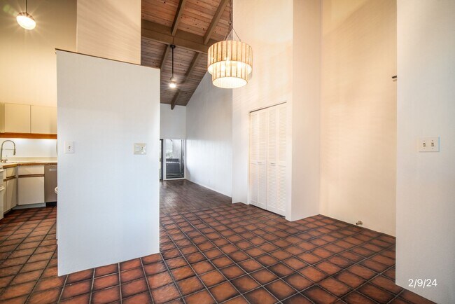 Building Photo - 2bd, 2 ba Condo in Lilipuna Rd, Kaneohe