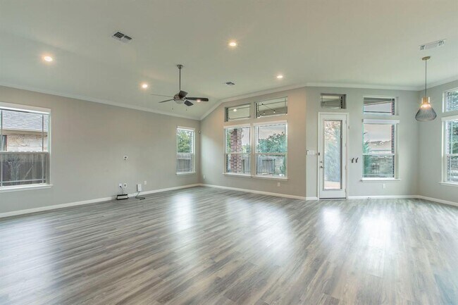 Foto del edificio - 435 Freeman Park Pl