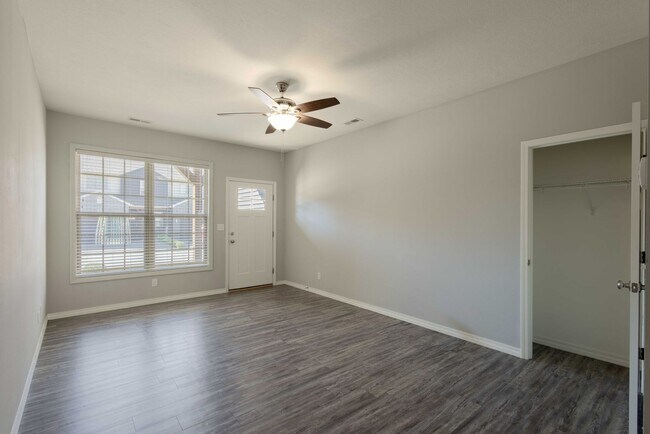 Foto del edificio - NEW LUXURY 3 BED 2.5 BATH TOWNHOUSE!!!
