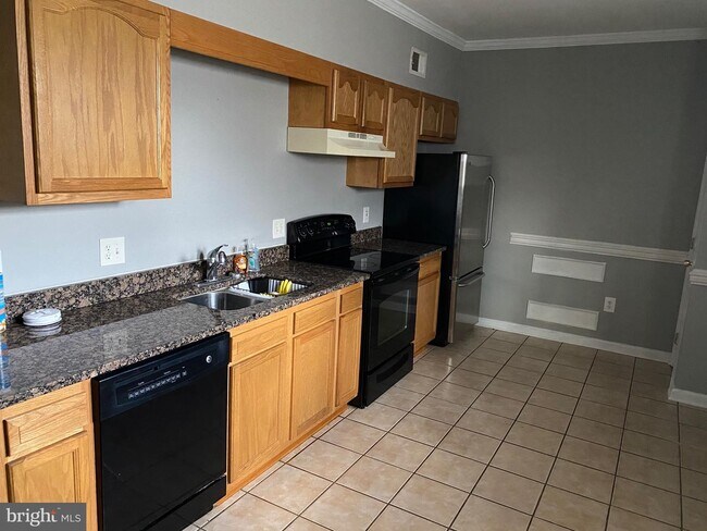Foto del edificio - 1446 Flowing Springs Rd