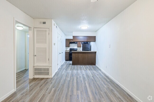 2 habitaciones, 1 baño - 700 pies cuadrados - Área de estar - Le Med Apartments