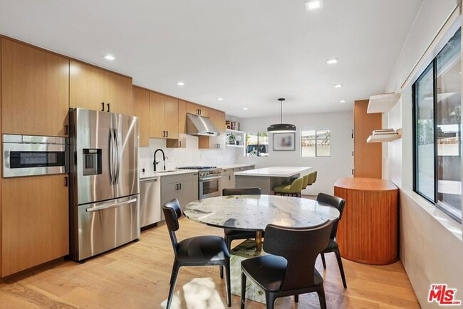 Foto del edificio - 838 N Mansfield Ave