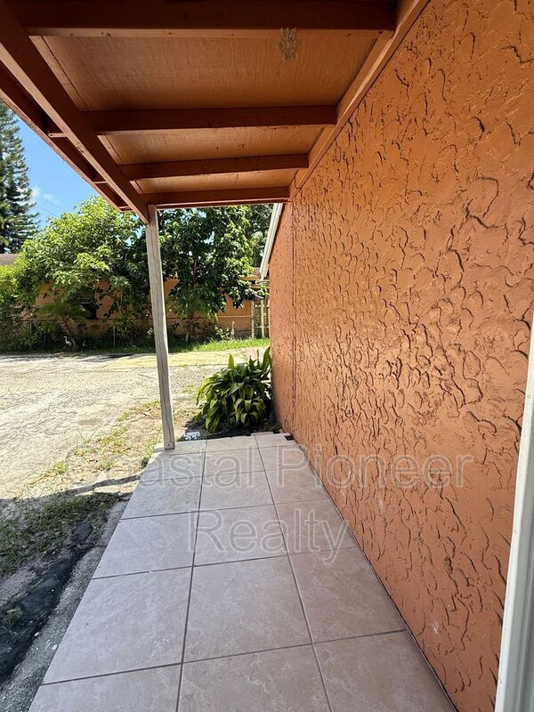 Photo - 2106 N Himes Ave Apartment