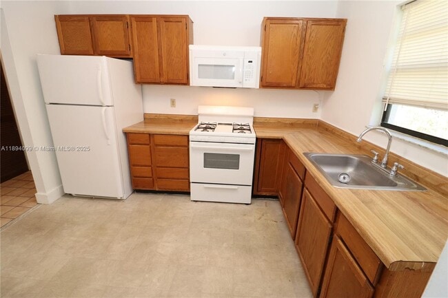 Building Photo - 1206 N 22nd Ave