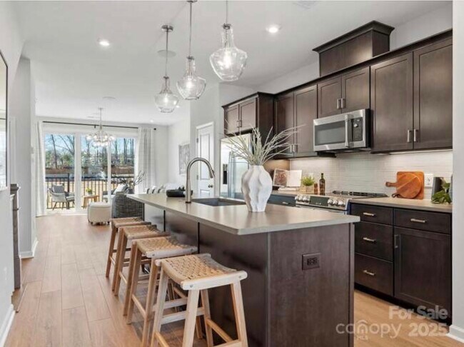 Foto del edificio - 5624 Kingspan Dr