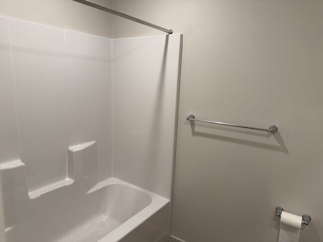 Foto del edificio - Beautiful 3 Bedroom 2 Bathroom Home Available Now