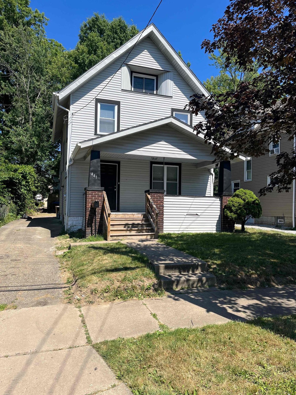 441 Wildwood Ave Akron, OH 44320 – photo 1